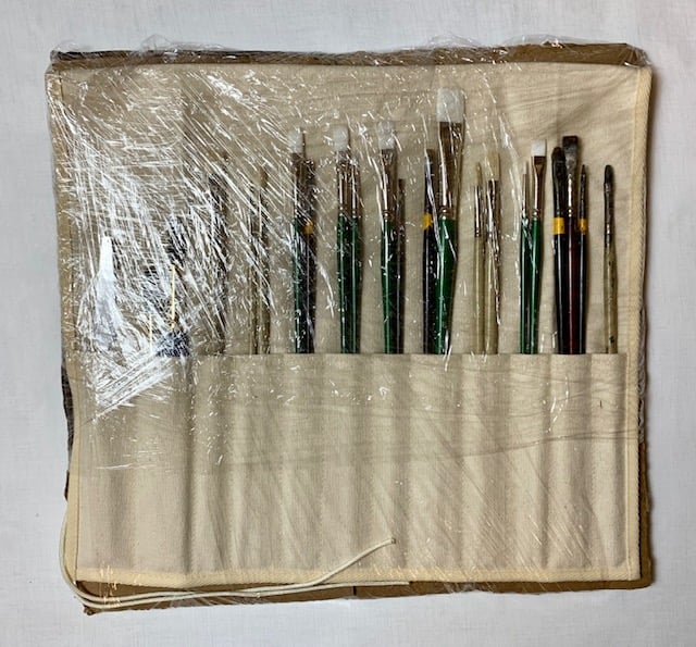 packing paint brushes for airline travel